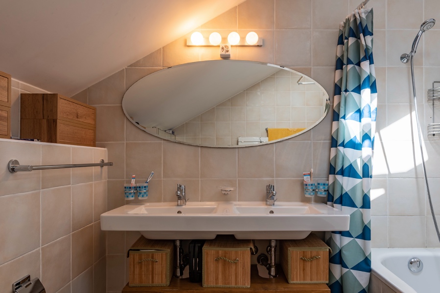 Maison individuelle à vendre à Bernex par l'agence Désormière & Vanhalst - salle de bains