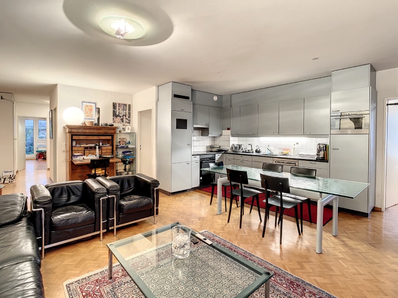 Spacieux appartement à vendre au Petit-Lancy par l'agence Désormière & Vanhalst - séjour - cuisine